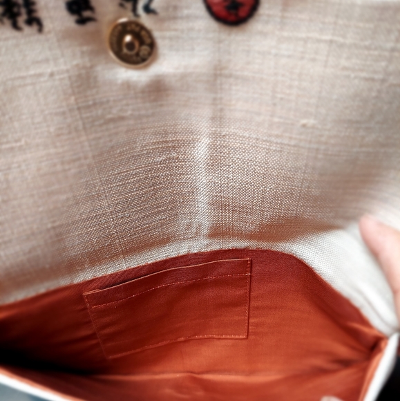 Japanese linen clutch purse embroidered medallions - Picture 3 of 4
